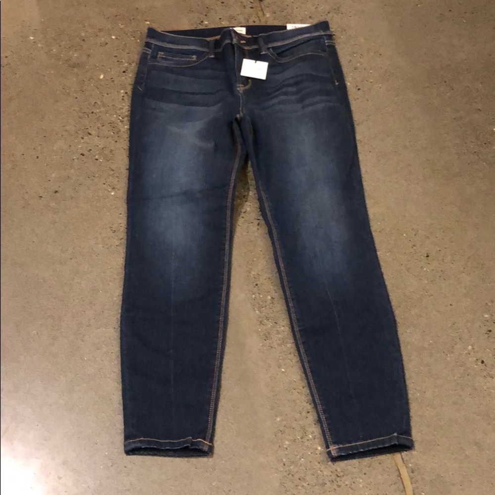 Sneak peak mid rise jeans 👖